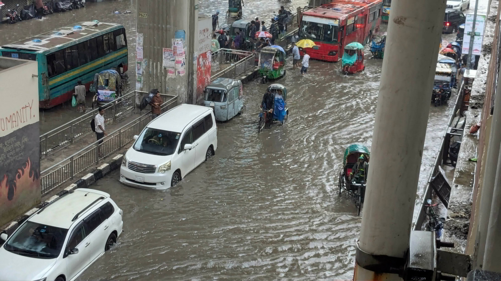Heavy rainfall causes water-logging in several areas of Dhaka, disrupting traffic and daily life today (12 July). Photo: Tahsin Samin