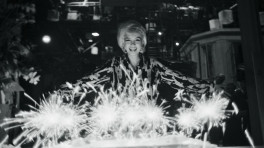 Rare shot of Marilyn on her final birthday, 1 June 1962, behind the scenes on the set of her final film, “Something’s Got to Give.” Photo: The Marilyn Monroe Collection/ Facebook. 