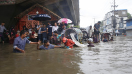 People navigate waist-deep floodwaters in Chattogram city following Cyclone Remal’s heavy rains. The severe flooding in low-lying areas and major roads trapped millions. The photo was taken in Muradpur area in the city on 27 May morning. Photo: Mohammad Minhaj Uddin/TBS