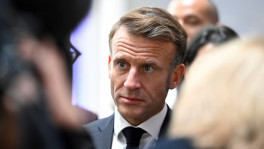 France's President Emmanuel Macron speaks with guests during a reception as part of the 35th anniversary of German reunification celebrations for the Day of German Unity at the Congresshalle hall in Saarbruecken, Germany, October 3, 2025. Photo: Reuters