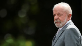 Brazil's President Luiz Inacio Lula da Silva looks on before posing for a family photo with ministers during a ministerial meeting at Granja do Torto official residence, in Brasilia, Brazil, December 17, 2025. Photo: REUTERS/Adriano Machado