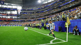 FIFA World Cup 2026 - Group J - Argentina v Austria - Dallas Stadium, Arlington, Texas, U.S. - June 22, 2026 Argentina's Lionel Messi takes a corner kick. Photo: REUTERS/Kai Pfaffenbach