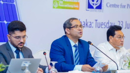CPD Research Associate Atikuzzaman Shazeed presents the keynote paper at a programme titled “Solar Revolution in Pakistan in the Eyes of Country's Leading CSO: Lessons for Bangladesh from National Budget Perspective”. Photo: Courtesy