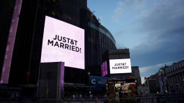 A screen displays a message referencing singer Taylor Swift and National Football League (NFL) player Travis Kelce outside Madison Square Garden, the venue for their reported wedding celebrations, in New York, U.S., 3 July, 2026. REUTERS/Angelina Katsanis 