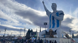 People gather by a statue of Argentina's revered Lionel Messi while watching the World Cup semi-finals between Argentina and England, in Cutral Co, in the Patagonian province of Neuquen, Argentina, July 15, 2026. Photo: REUTERS/Leila Miller