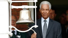 Sir Garfield Sobers rings the bell before the afternoon session as a tribute to Muhammad Ali on 10 June 2016. Photo: Reuters