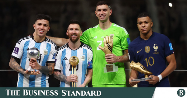 Who won the FIFA World Cup Golden Glove award? Argentina star