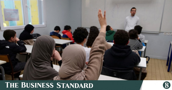 Les écoles musulmanes prises dans la lutte de la France contre l’islamisme